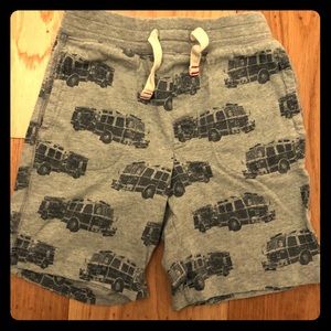 GAP fire engine-print boys’ shorts, size 5T